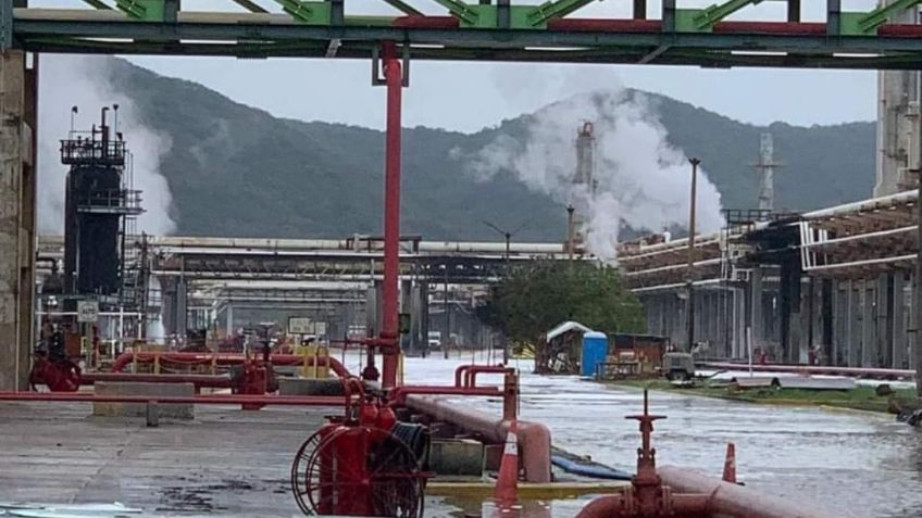 Reportan fuga de gas en las Refinería Antonio Dovalí Jaime, en Salina Cruz