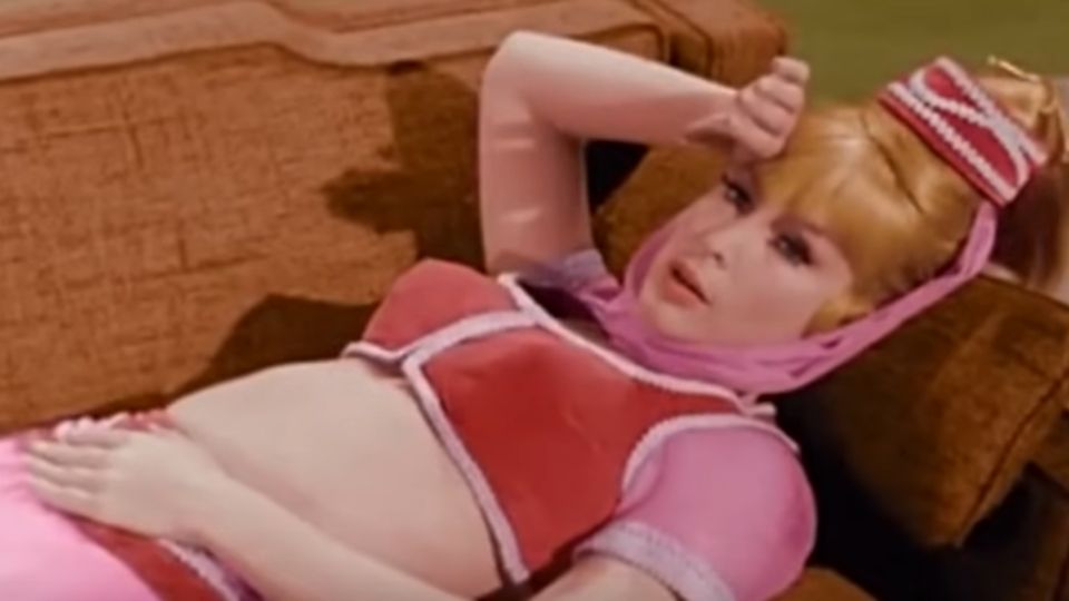 Barbara Eden interpretó a Jeannie una dulce e ingenua genio