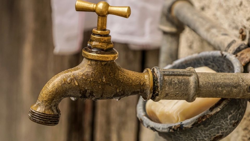 Pausan servicio de agua en 11 colonias del municipio