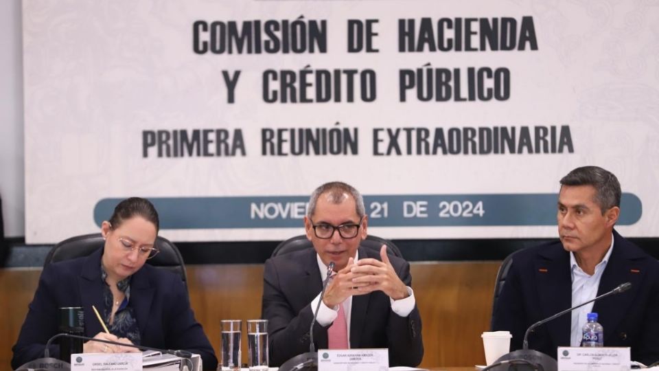 Edgar Amador Zamora en reunión de trabajo con la Comisión de Hacienda y Crédito Público