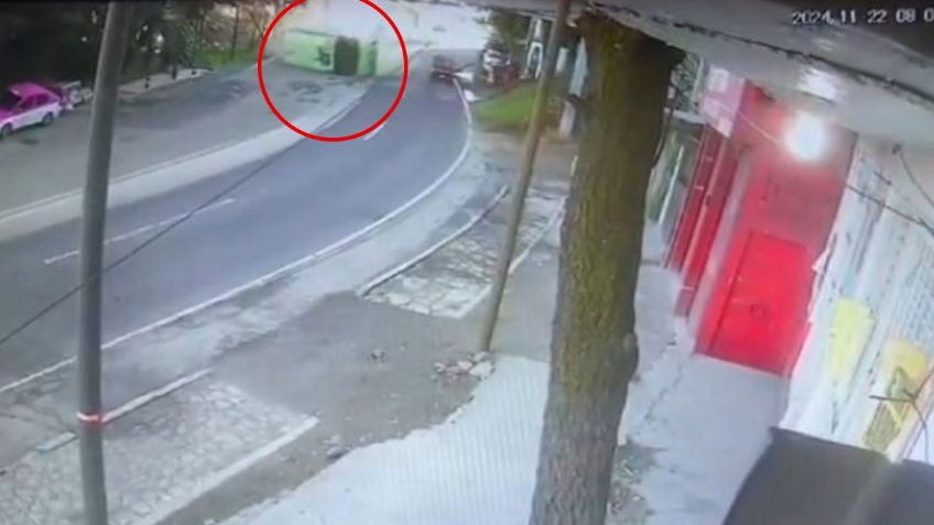 Filtran VIDEO del momento exacto de la aparatosa volcadura en la México-Cuernavaca que dejó 32 heridos