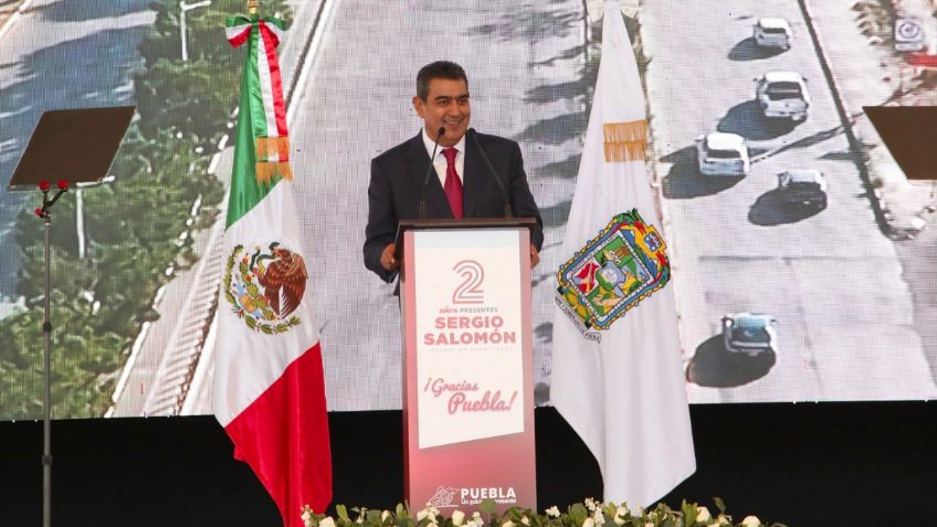 Sergio Salomón Céspedes rinde su informe de labores en Puebla