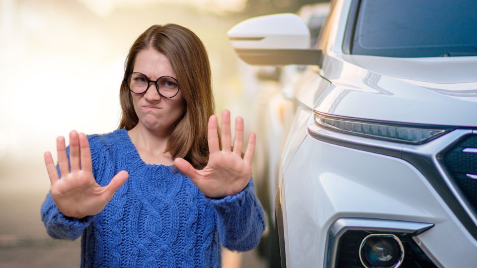 ¿Cuánto cuesta la multa por dejar el carro mal estacionado en CDMX. Fuente: producción El Heraldo de México