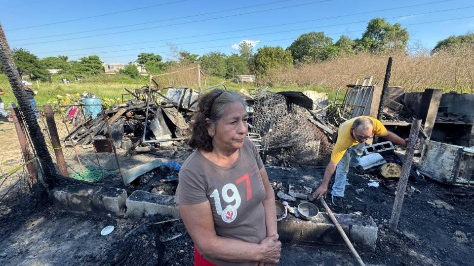 El fuego consumió la vivienda y todas las posesiones de la familia.