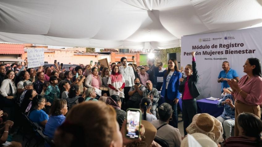 Claudia Sheinbaum y Ariadna Montiel visitan los módulos de registro de la Pensión Mujeres Bienestar en Romita