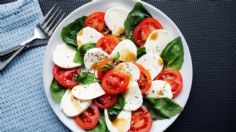 La ensalada caprese para la cena de fin de año para un menú de lujo