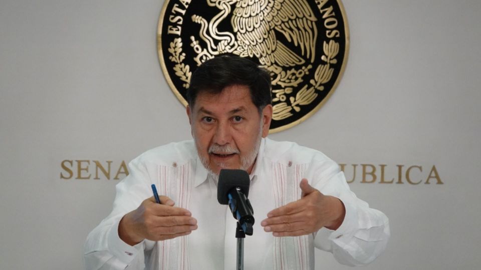 El presidente de la mesa directiva del Senado, Gerardo Fernández Noroña, ofrece una conferencia sobre la elección judicial.