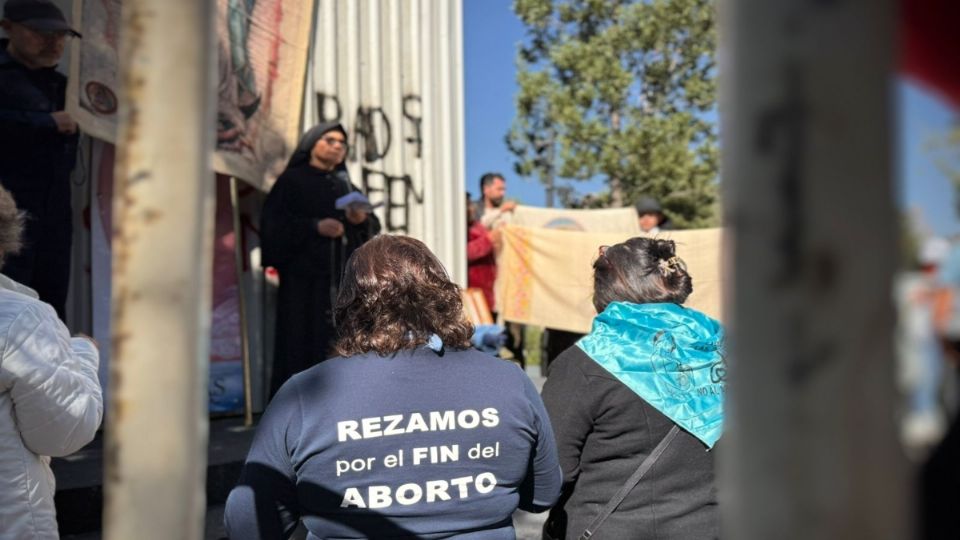 Grupos religiosos y provida realizaron rezos masivos.