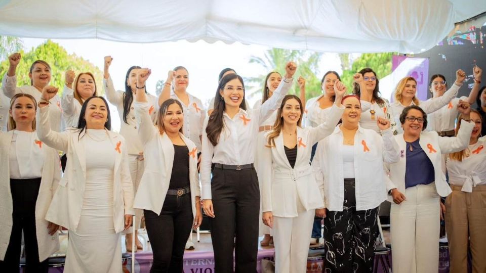 Geraldine Ponce Méndez, presidenta municipal de Tepic durante presentación del programa Mujer es Poder