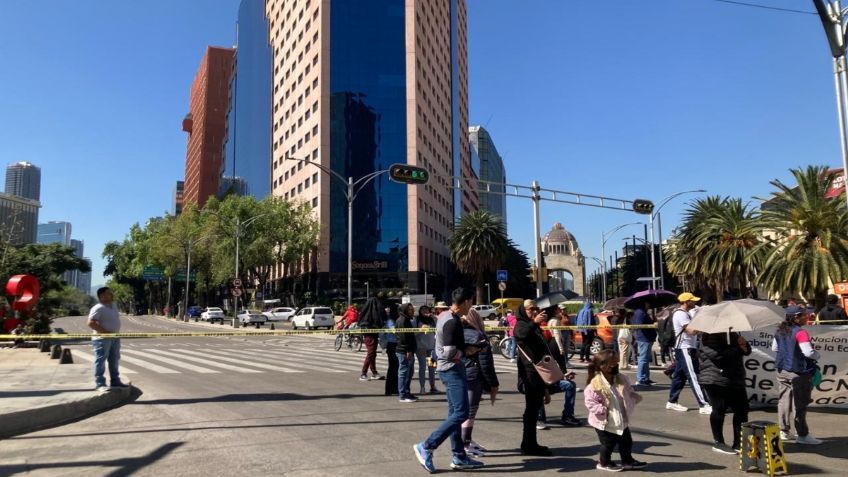 Maestros y triquis marchan sobre Paseo de la Reforma y provocan caos vial; se dirigen al Zócalo