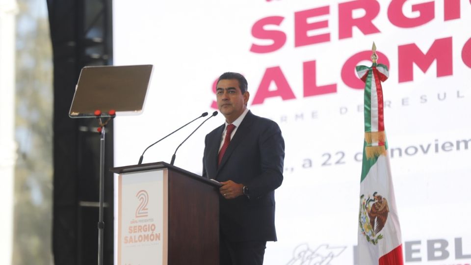 El gobernador de Puebla, Sergio Salomón, ofrece un mensaje con motivo de su Informe de Gobierno en la Plaza La Victoria.