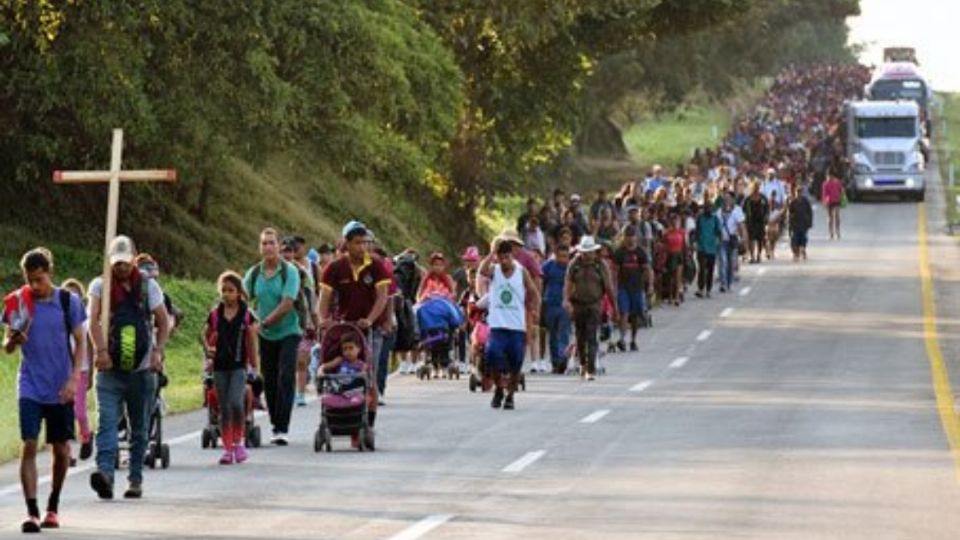 Migrantes siguen su camino rumbo a Estados Unidos