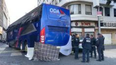 Autobús turístico arrolla a hombre en patín eléctrico en avenida Juárez frente al Palacio de Bellas Artes | VIDEO