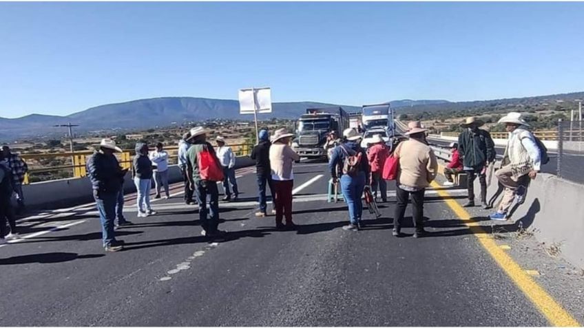 Bloquean autopista Arco Norte y colapsan el tráfico, hay filas de hasta 3 kilómetros: alternativas viales