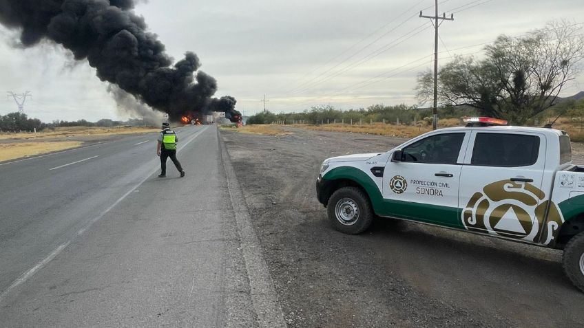 VIDEO: camión cisterna con combustible se quema en medio de la carretera internacional México