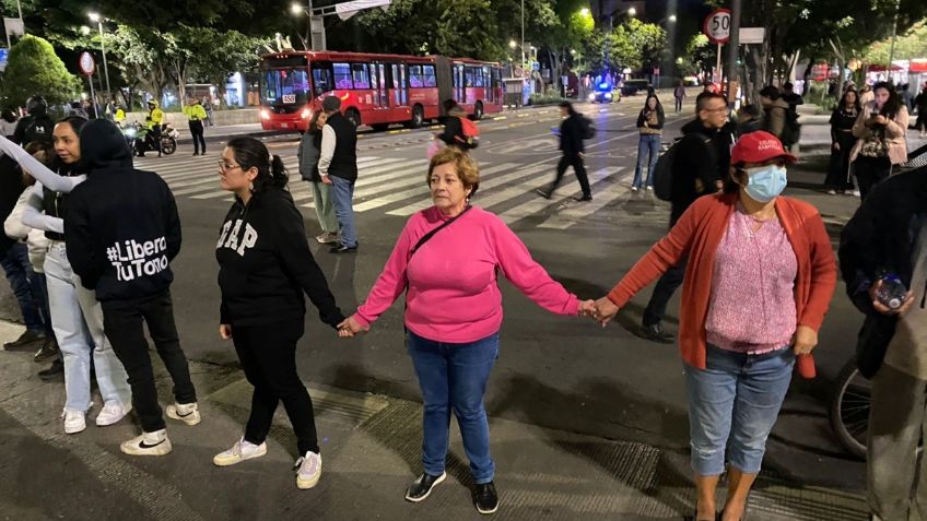 Vecinos bloquean calles de la CDMX por el cierre de un albergue de animales en la colonia Narvarte