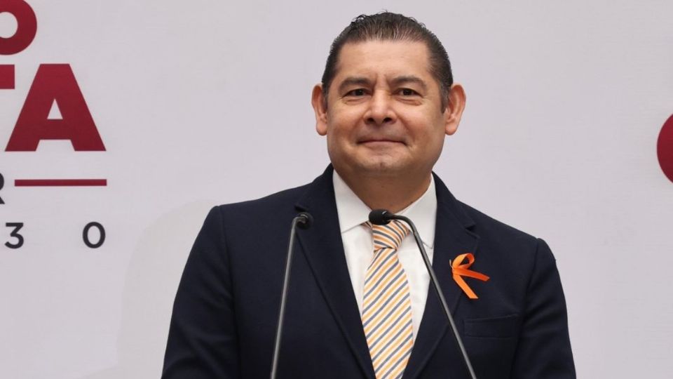 “Voy a gobernar desde un concepto municipalista”, afirmó, reconociendo que el progreso de Puebla depende de una conexión sincera con sus municipios y del respeto a su autonomía