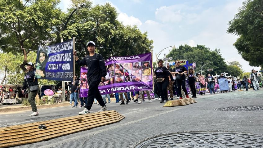 Marchan decenas de mujeres por el "Día de Muertas", en protesta contra feminicidios