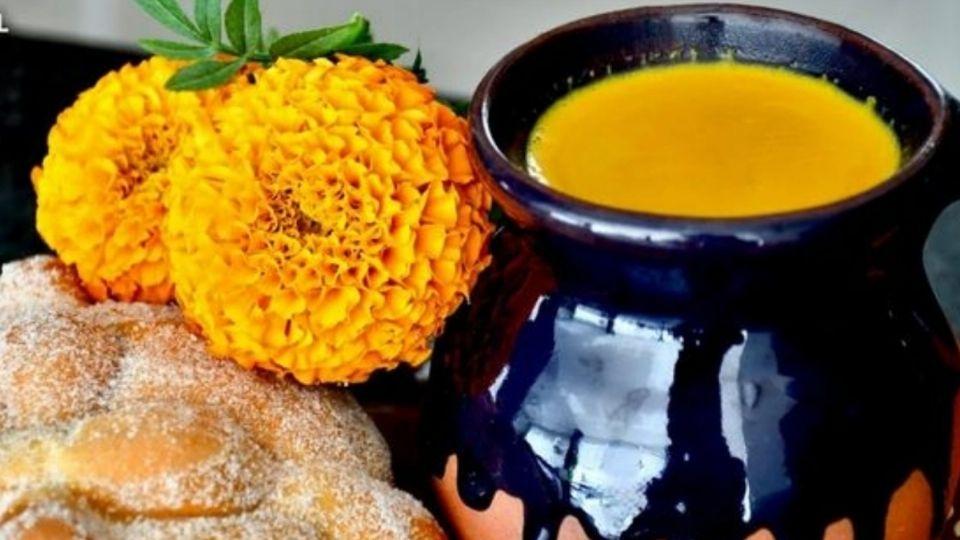 El atole de cempasúchil se ha vuelto muy popular en los últimos años por su riquísimo sabor y practicidad para hacerlo