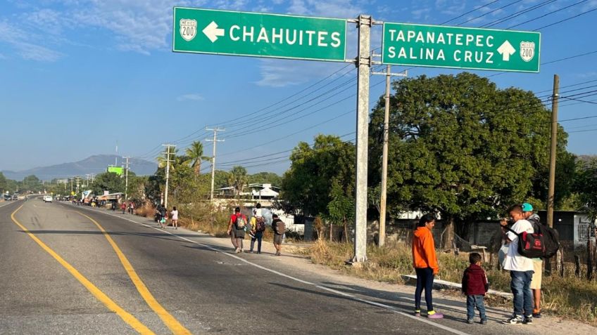 Autoridades disuelven caravana migrante en límites de Chiapas y Oaxaca 