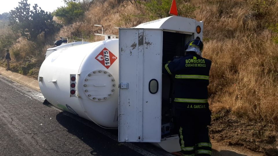 Vuelca pipa de gas en la carretera Xochimilco-Oaxtepec