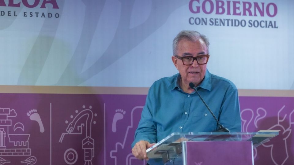 'Retomemos con la normalidad debida nuestras actividades económicas, sociales, culturales, háganlo por favor, es importante, Sinaloa debe estar de pie,' declaró el Gobernador.