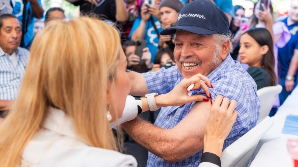 Secretaría de Salud de Nuevo León aplica vacunas contra Influenza y Covid-19