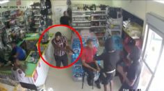 IMÁGENES FUERTES: 3 ladrones entran a robar una tienda, el dueño los recibe con una lluvia de balas