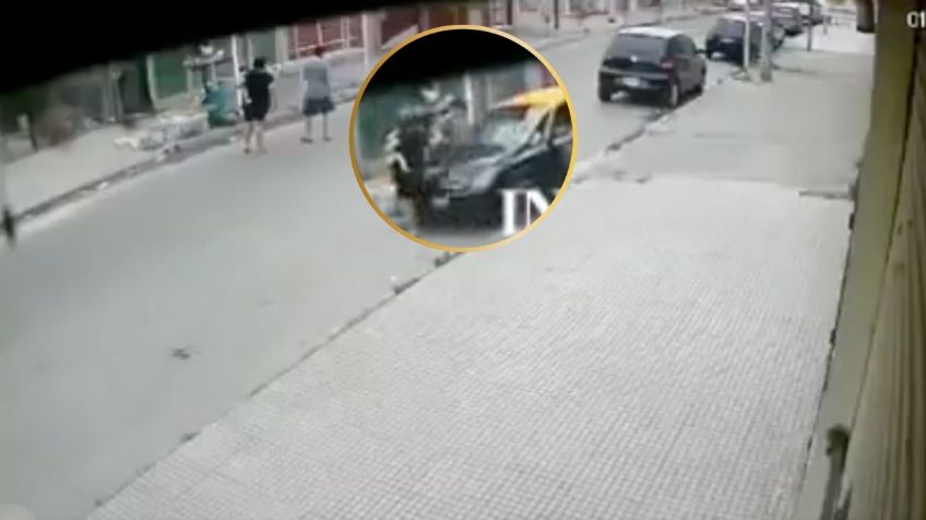 VIDEO: taxista atropella y se lleva a mujer con su bebé en brazos