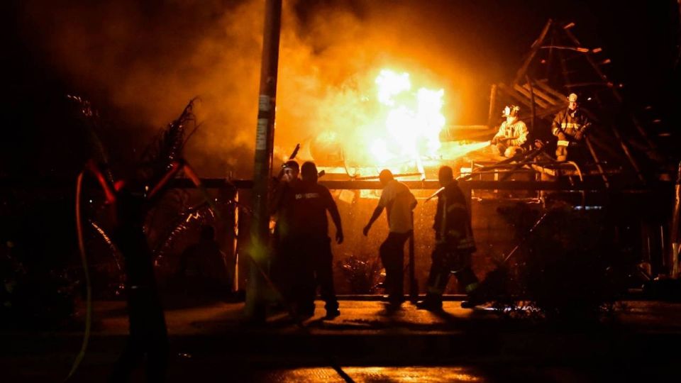 Muere matrimonio con su bebé de 3 meses al incendiarse su casa por una veladora