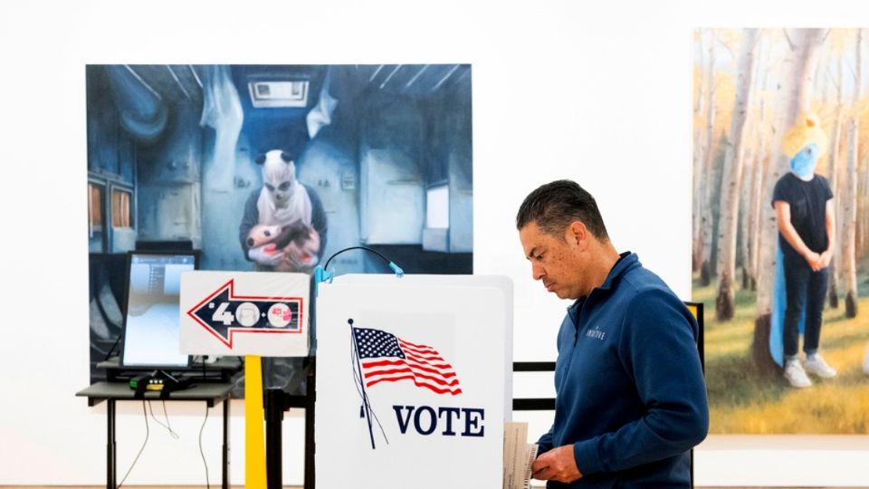 Detienen a un trabajador en Estados Unidos tras la carta que llegó al centro electoral