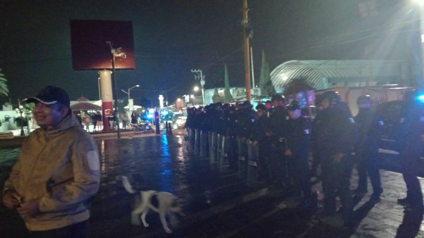 Pobladores queman entrada a palacio municipal de Nextlalpan