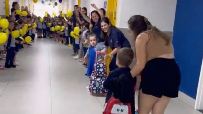 ¡Rompe el corazón! Niño que lucha contra el cáncer es recibido por compañeritos en kínder: VIDEO