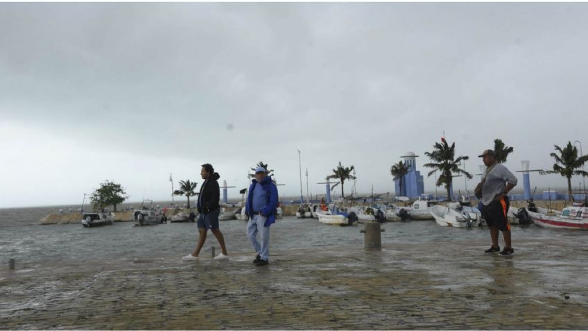 Huracán Rafael se degrada a categoría 2: sigue su trayectoria a Quintana Roo