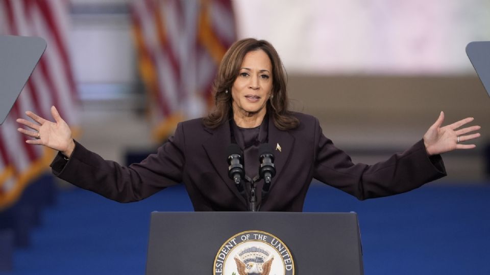 Kamala Harris emite un mensaje desde el campus de la Universidad de Howard, donde desde el martes se concentraron sus simpatizantes.