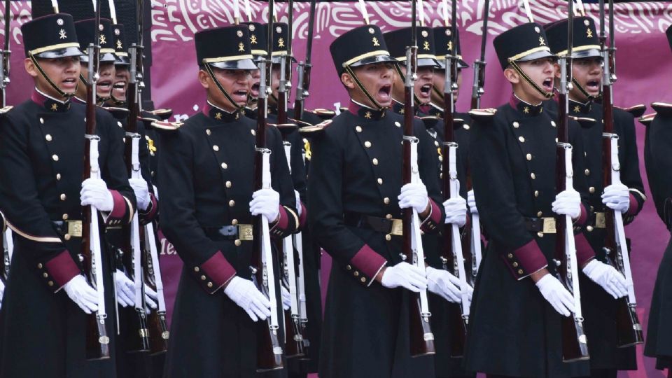 Cadetes del Heroico Colegio Militar, durante una ceremonia oficial.