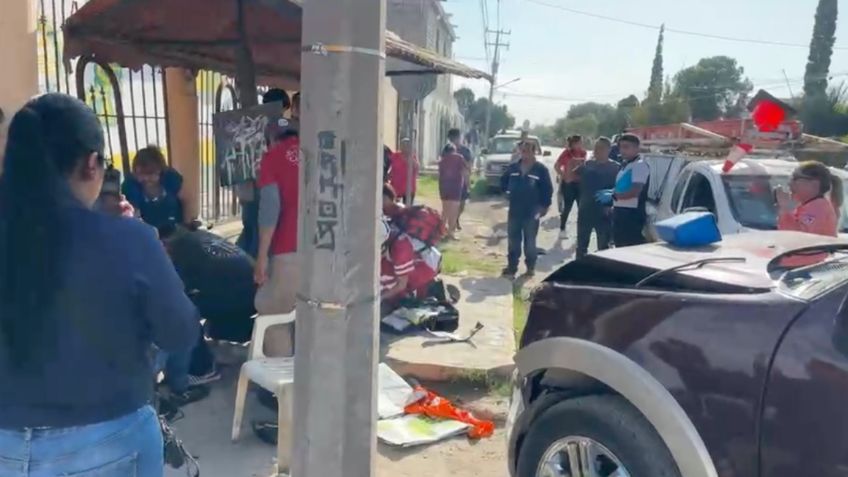 Camioneta que choca se proyecta contra una parada de camiones y mata a una mujer; hay otros cuatro heridos