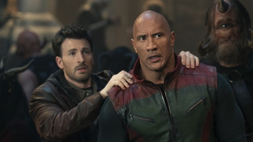 TRAILER: Dwayne Johnson "La Roca" y Chris Evans salvarán la Navidad en la película "Código: Traje Rojo"