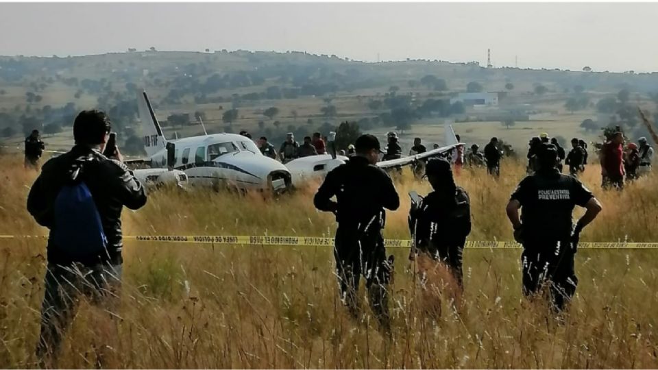 Los tripulantes resultaron ilesos tras el aterrizaje de emergencia