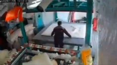 IMÁGENES FUERTES: Trabajador es aplastado por una prensa industrial y sobrevive de milagro