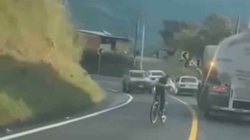 VIDEO: ciclista pone en riesgo la vida de muchas personas por su peligrosa forma de manejar