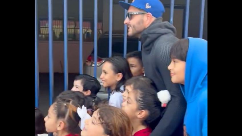 Gignac sorprende a padres e hijos con su inesperada visita a una escuela: VIDEO