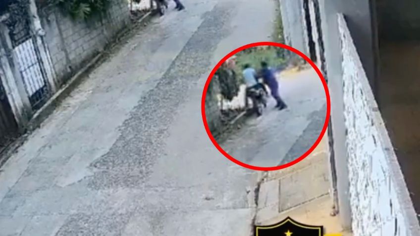 IMÁGENES FUERTES: un hombre enfrenta a 2 ladrones que intentaron robarle su moto, le hicieron una llave china