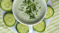 Deliciosa crema fría de pepino, yogur griego y menta, una receta llena de sabores para las posadas y Navidad