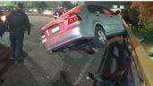 Foto ilustrativa de la nota titulada: Fuerte accidente en Marina Nacional: carambola deja automóvil prensado que casi cae desde puente vehicular