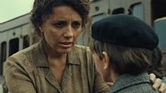 La desgarradora película de Netflix que muestra el amor incondicional de una madre durante la posguerra