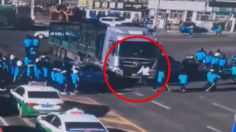 Un tráiler atropella a un ciclista y le pasa su enorme llanta, un auto le bloqueó el paso: IMAGENES FUERTES