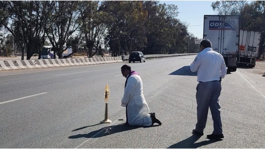 Personal de Capufe lleva a sacerdote para bendecir carretera México-Querétaro contra accidentes y asaltos