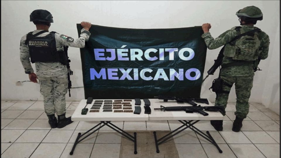 En Ensenada, elementos del Ejército Mexicano, Guardia Nacional y Fiscalía General de la República,  catearon un inmueble donde detuvieron a cuatro hombres y aseguraron armas largas