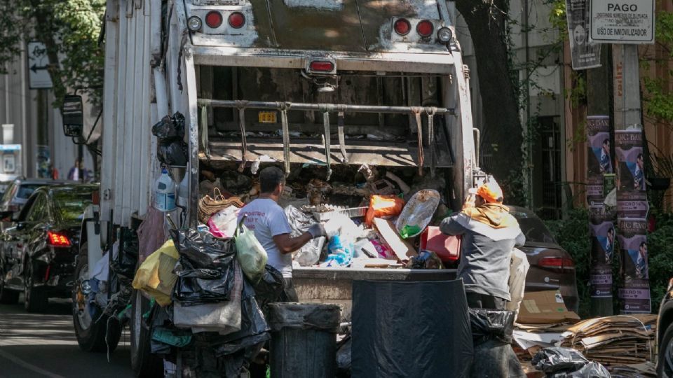 La basura al interior de un camión habría servido como combustible para el estallido.